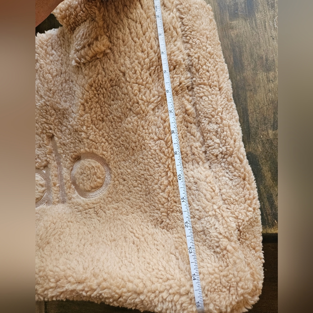 Alo Sherpa Tote Bag in Camel - Picture 6 of 6